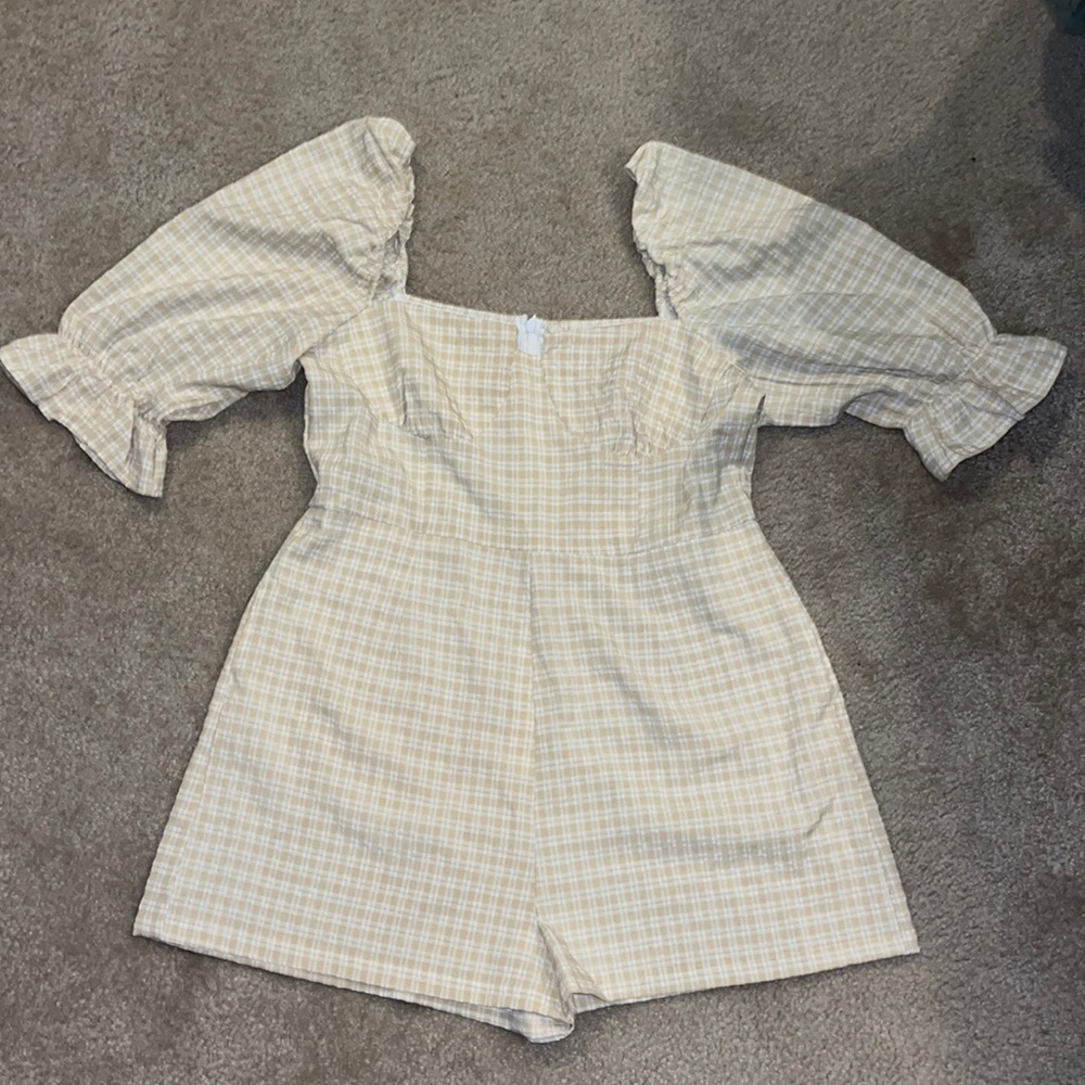 Nasty Gal Check Puff Sleeve Playsuit Beige. New with tags